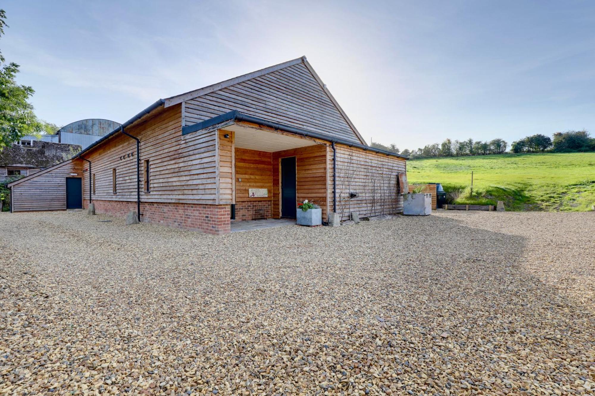 The Owl Barn Wiltshire - Flint Apartment